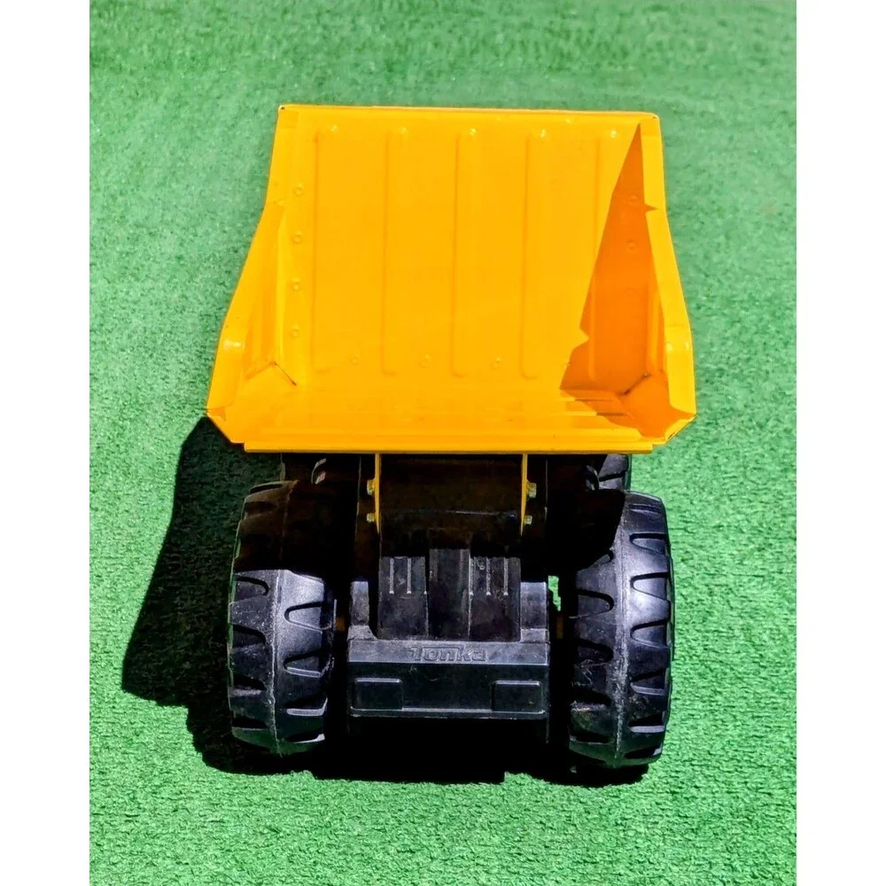 2012 Hasbro Tonka Toy Construction Dump Truck #26670 Heavy Duty Steel Bed EUC